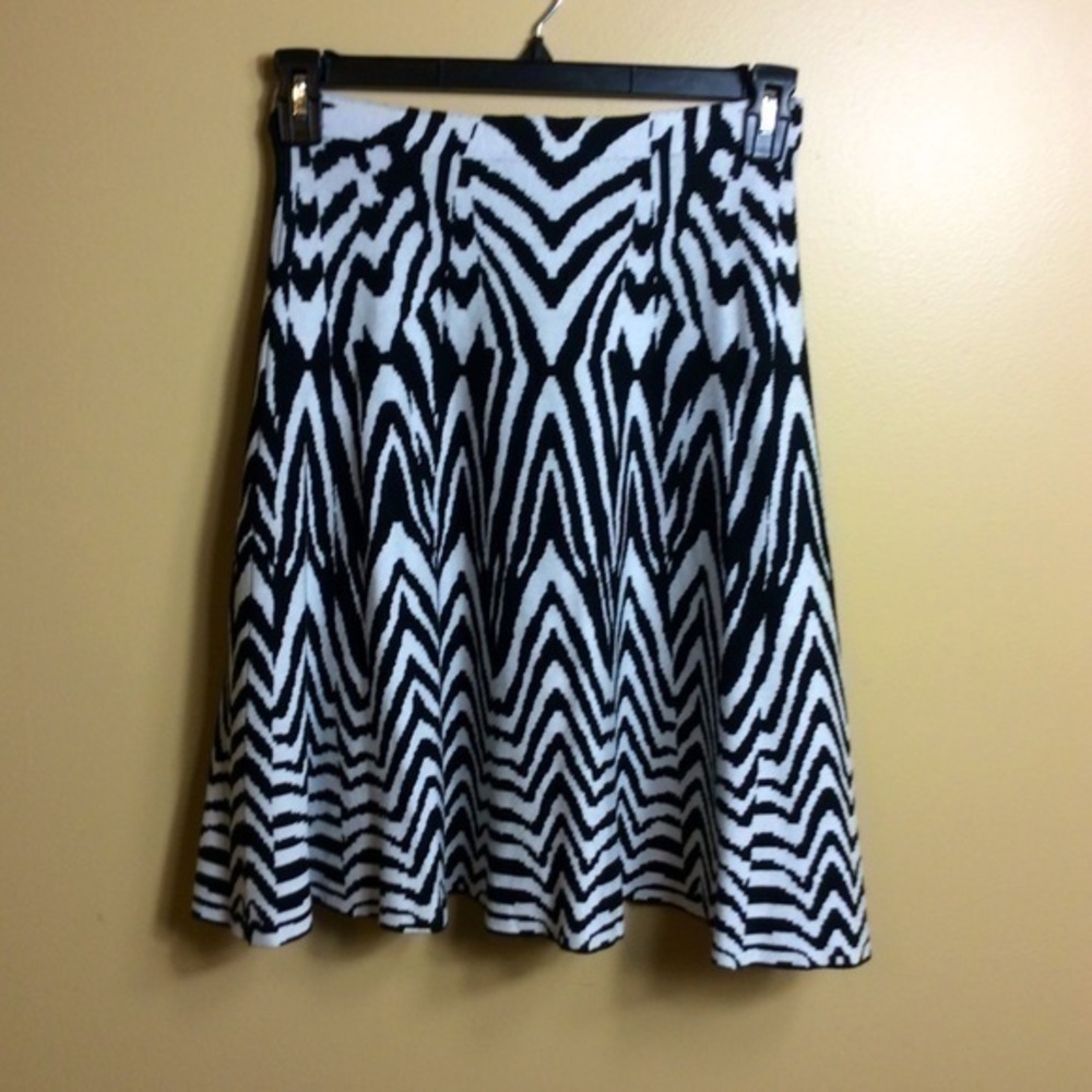 Siono stretch knit animal, print zebra skirt. Small.